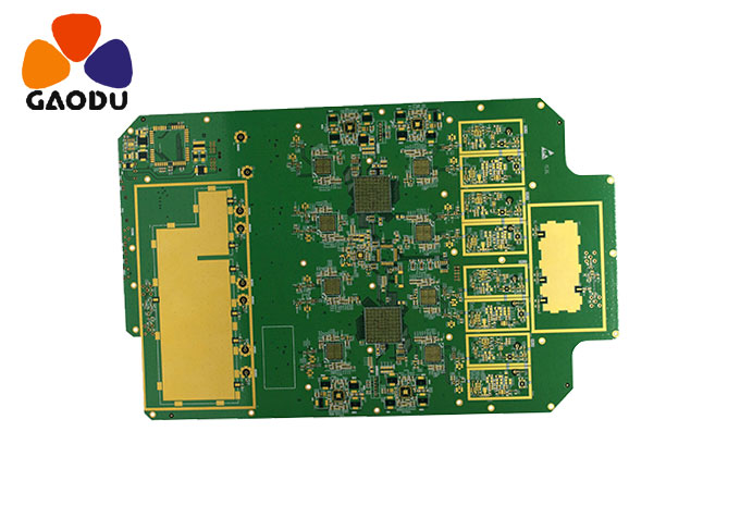 見 PCB 板的布線折彎時(shí)有 45 度角和圓弧兩種